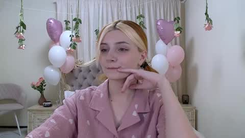 Snapshot of kellystoneys chatting on February 18, 2025, 6:37 pm Kelly Stoneys online show from February 18, 2025, 6:37 pm