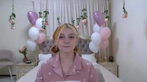 Snapshot of kellystoneys chatting on February 19, 2025, 12:46 am Kelly Stoneys online show from February 19, 2025, 12:46 am