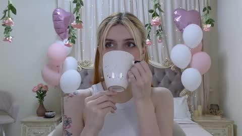 Snapshot of kellystoneys chatting on March 7, 2025, 12:01 pm Kelly Stoneys online show from March 7, 2025, 12:01 pm