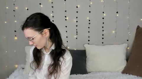 Kelsirabenold online show from February 17, 2026, 5:04 am