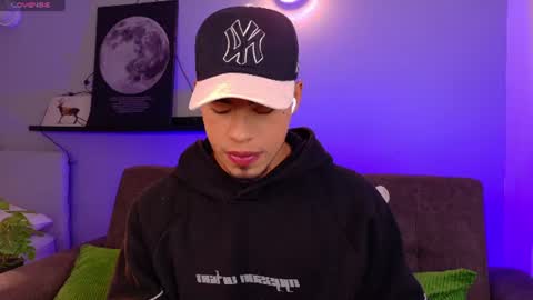 Snapshot of ken_boy_ chatting on July 12, 2026, 11:12 am online show from July 12, 2026, 11:12 am