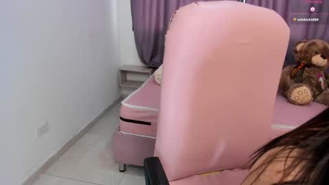 kendal_jhonsson online show from December 3, 2024, 7:55 pm