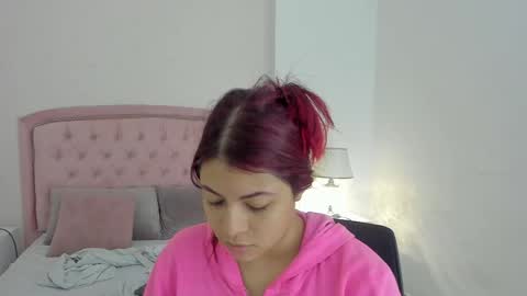 Kendall online show from September 15, 2025, 4:12 am