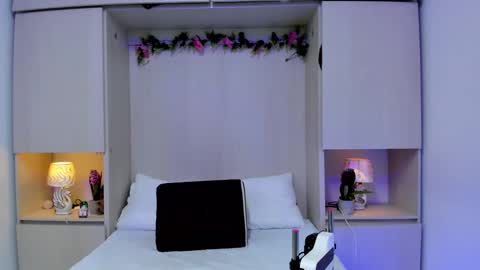 Snapshot of kendallrosse1 chatting on December 27, 2024, 11:39 am Kendal online show from December 27, 2024, 11:39 am