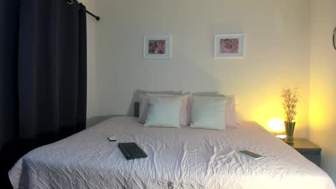 Snapshot of kenddalanne chatting on February 12, 2026, 12:00 pm Kendall Anne online show from February 12, 2026, 12:00 pm