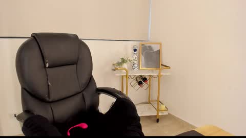 kendra  Benz online show from November 2, 2025, 11:34 am