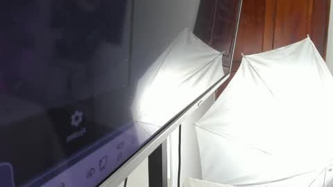 Kendra London online show from April 13, 2026, 11:05 am