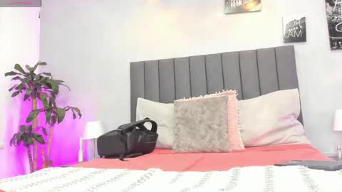 Kendra London online show from May 13, 2026, 11:29 am