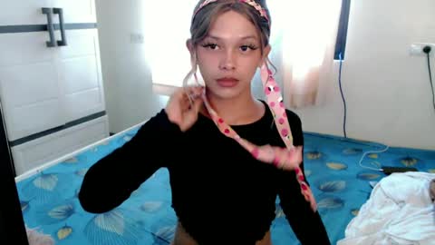 Snapshot of kendra_lunaxx chatting on June 17, 2026, 7:00 am kendra_lunaxx online show from June 17, 2026, 7:00 am