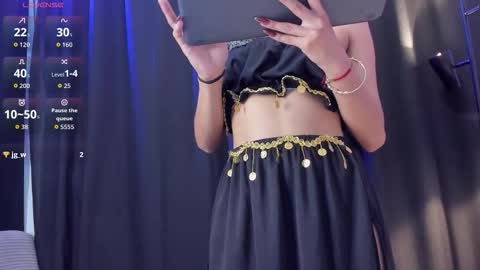 kendra_moretti2 online show from October 28, 2025, 10:01 pm