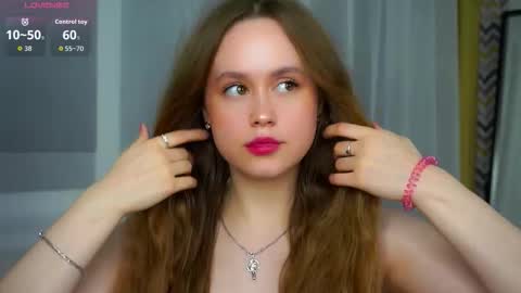 Snapshot of kendraedger chatting on October 29, 2025, 7:04 pm Kira online show from October 29, 2025, 7:04 pm