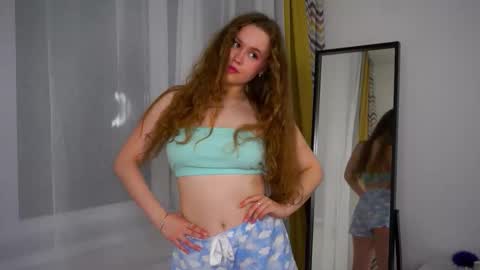 Snapshot of kendraedger chatting on November 15, 2025, 6:59 pm Kira online show from November 15, 2025, 6:59 pm