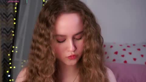 Snapshot of kendraedger chatting on April 30, 2026, 10:25 pm Kira online show from April 30, 2026, 10:25 pm