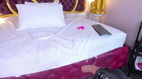 Kendral  online show from April 16, 2026, 4:35 am