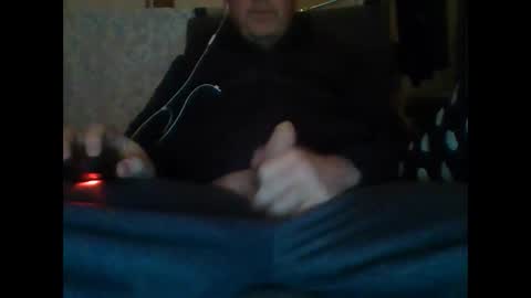 Snapshot of kent237 chatting on December 9, 2024, 5:52 pm kent237 online show from December 9, 2024, 5:52 pm