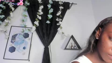 Snapshot of kentha_mitchellss chatting on May 13, 2026, 11:29 am KENTHA online show from May 13, 2026, 11:29 am
