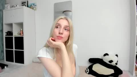 Kenzie online show from April 15, 2026, 4:25 pm