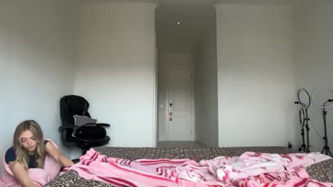 kenziesmithh online show from September 9, 2025, 3:11 pm