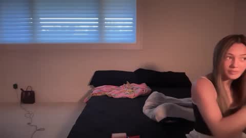 kenziesmithh online show from September 18, 2025, 8:00 pm