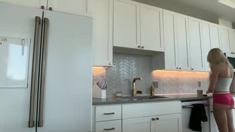 kenziesmithh online show from March 2, 2026, 9:43 pm