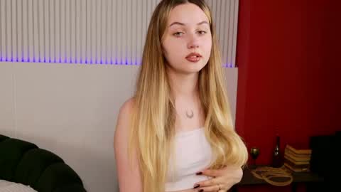 Snapshot of kerry_mell chatting on April 16, 2026, 2:29 pm kerry_mell online show from April 16, 2026, 2:29 pm
