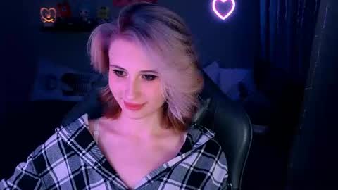 Snapshot of keti_moon chatting on June 24, 2026, 8:19 pm Keti 3 online show from June 24, 2026, 8:19 pm
