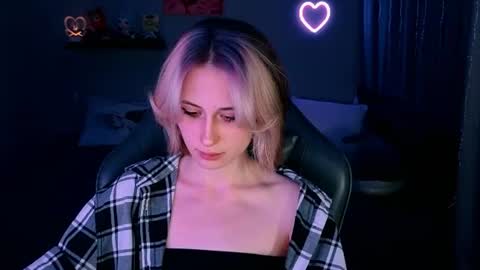Snapshot of keti_moon chatting on June 26, 2026, 7:29 pm Keti 3 online show from June 26, 2026, 7:29 pm