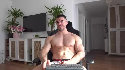 Snapshot of kevinandresxx chatting on February 14, 2025, 10:28 am Kevin online show from February 14, 2025, 10:28 am