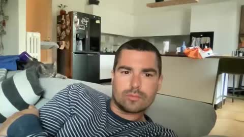 kevinpillobello online show from May 20, 2026, 4:57 pm