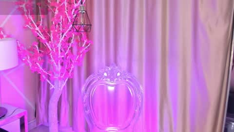 Keyla noa online show from April 1, 2026, 11:22 am