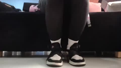     online show from February 19, 2025, 5:49 pm