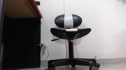     online show from November 5, 2025, 3:34 pm