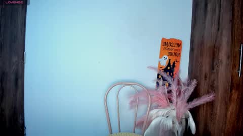 khate_smith online show from November 11, 2025, 4:07 pm