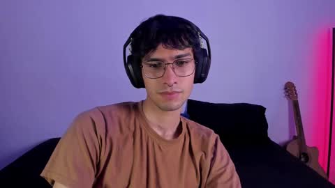 khozler_ online show from February 17, 2025, 2:42 am