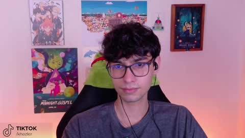khozler_ online show from April 26, 2026, 2:42 am