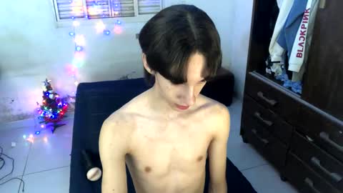 Snapshot of kiantwink chatting on December 29, 2024, 10:14 pm kiantwink online show from December 29, 2024, 10:14 pm