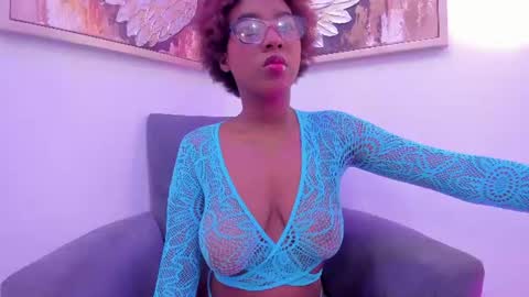 Snapshot of kiara_curls chatting on July 10, 2026, 11:35 am Kiara online show from July 10, 2026, 11:35 am