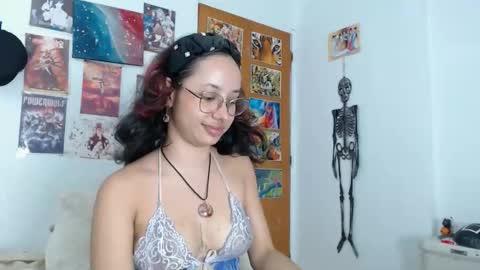 kiaralenon online show from November 8, 2025, 12:33 am