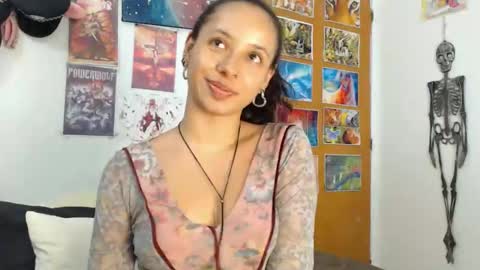 kiaralenon online show from December 16, 2025, 1:21 am