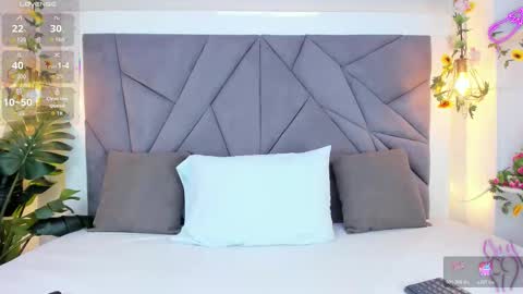 kiarha  online show from November 12, 2025, 3:18 am