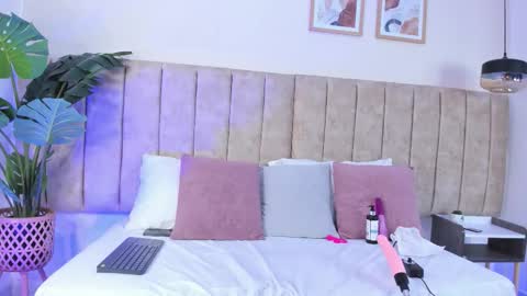 kira monroe online show from February 21, 2026, 2:07 pm