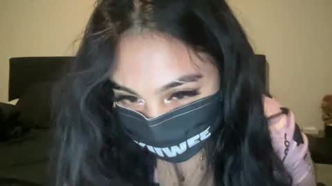 KIIWEE online show from October 22, 2025, 2:12 am