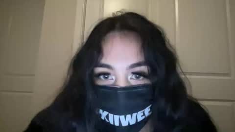 KIIWEE online show from October 29, 2025, 1:30 am