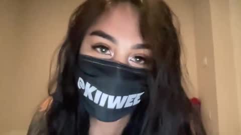 KIIWEE online show from November 5, 2025, 3:50 am