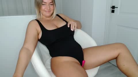 Snapshot of kiki_akai chatting on October 24, 2025, 4:31 am Ada online show from October 24, 2025, 4:31 am