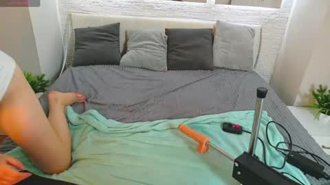 Kiki online show from April 13, 2026, 11:05 am