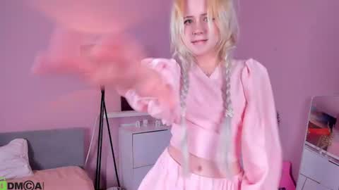 Snapshot of kiki_peach chatting on June 19, 2026, 12:09 pm Jessica online show from June 19, 2026, 12:09 pm