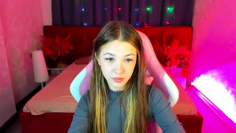 Kiki online show from May 31, 2026, 1:03 am