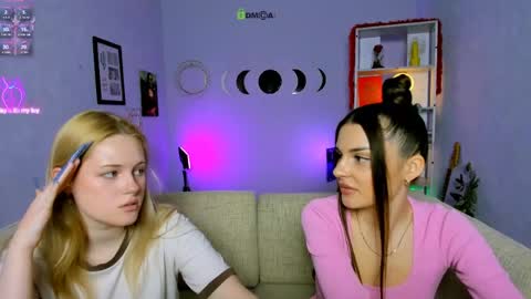 Snapshot of kiki_swan chatting on May 16, 2026, 7:12 pm kiki_swan online show from May 16, 2026, 7:12 pm