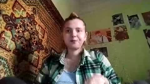 kikibang_ online show from October 31, 2025, 8:26 am